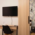 Maison Rose, Host Apartments