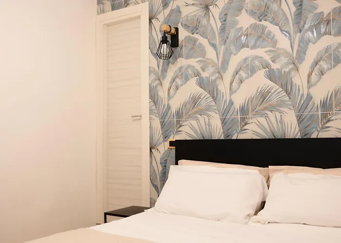 Maison Rose, Host Apartments