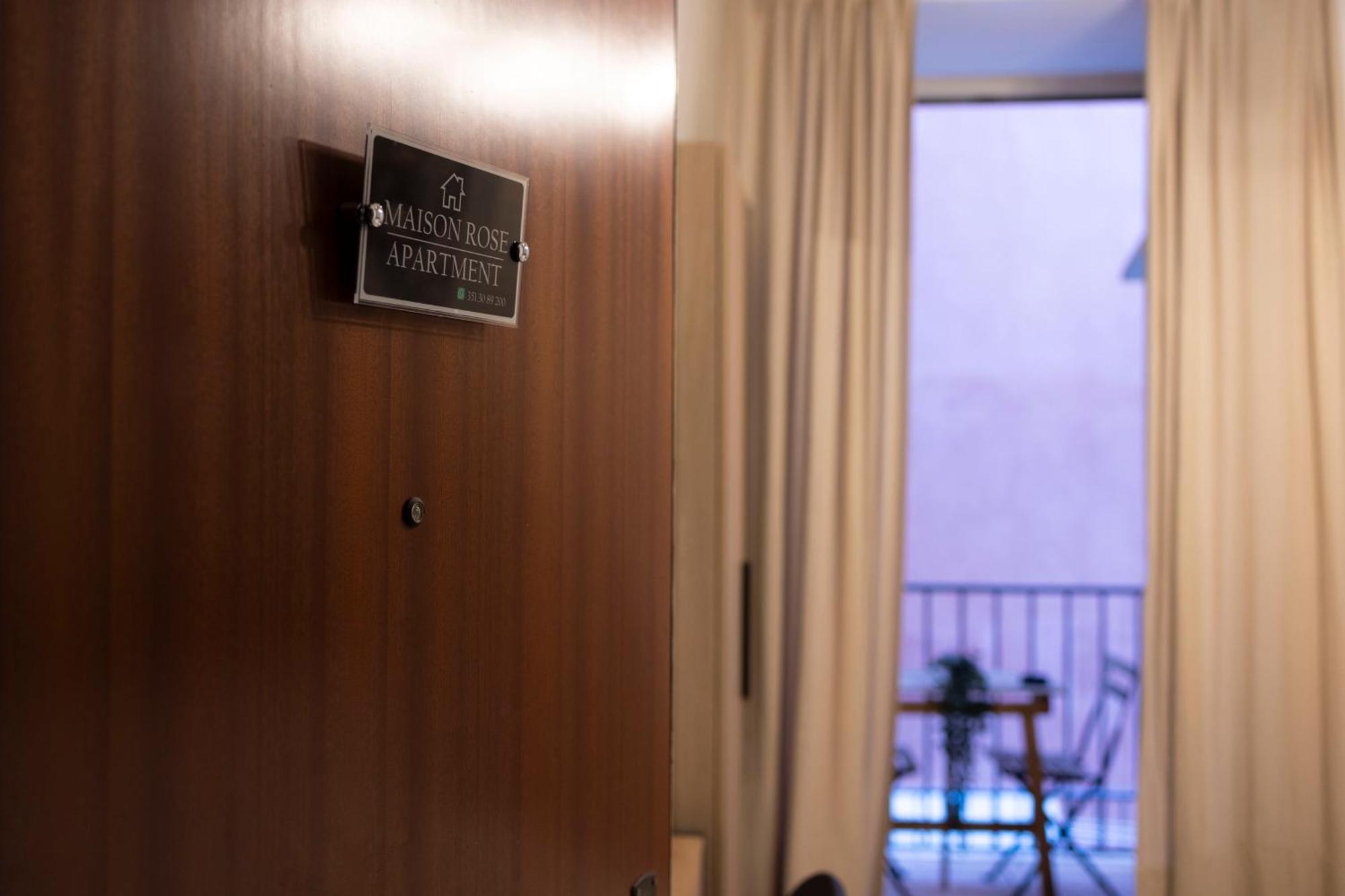 Maison Rose, Host Naples